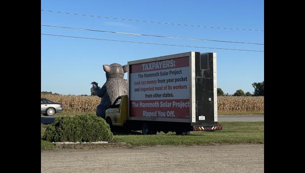 Photo by Megan Galbreath Demonstrators from the International Union of Operating Engineers Local 150 were in front of the Pulaski County Highway Garage on Monday, Oct. 3. Some representatives from the union spoke at the commissioners meeting during public comment.