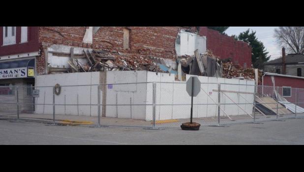 Monterey residents are questioning the county commissioners as to what can be done with the portion of the Sportsman’s Bar and Grill that collapsed on April 23, 2015, and was torn partially down for safety reasons.