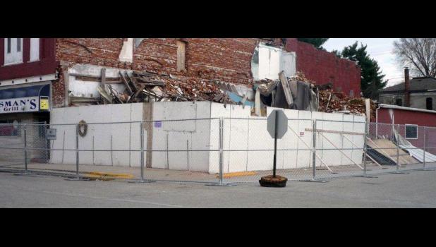 A new fence has been secured around the collapsed portion of the Sportsman’s Bar and Grill in Monterey. Along with the fence, no trespassing signs have been hung. The fence was placed around the building by the Pulaski County Building Inspector’s Office. Monterey Council members are reviewing their options in regards to debris to be cleaned up.