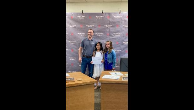 Photo by Megan Galbreath Jia Gutwein and Everly Gudeman were recognized for achieving perfect IREAD scores in the month of March. Vice President Jake Tanner presented them with a certificate.