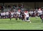 Harley Pugh finds a running lane and picks up a big gain for the Warriors.